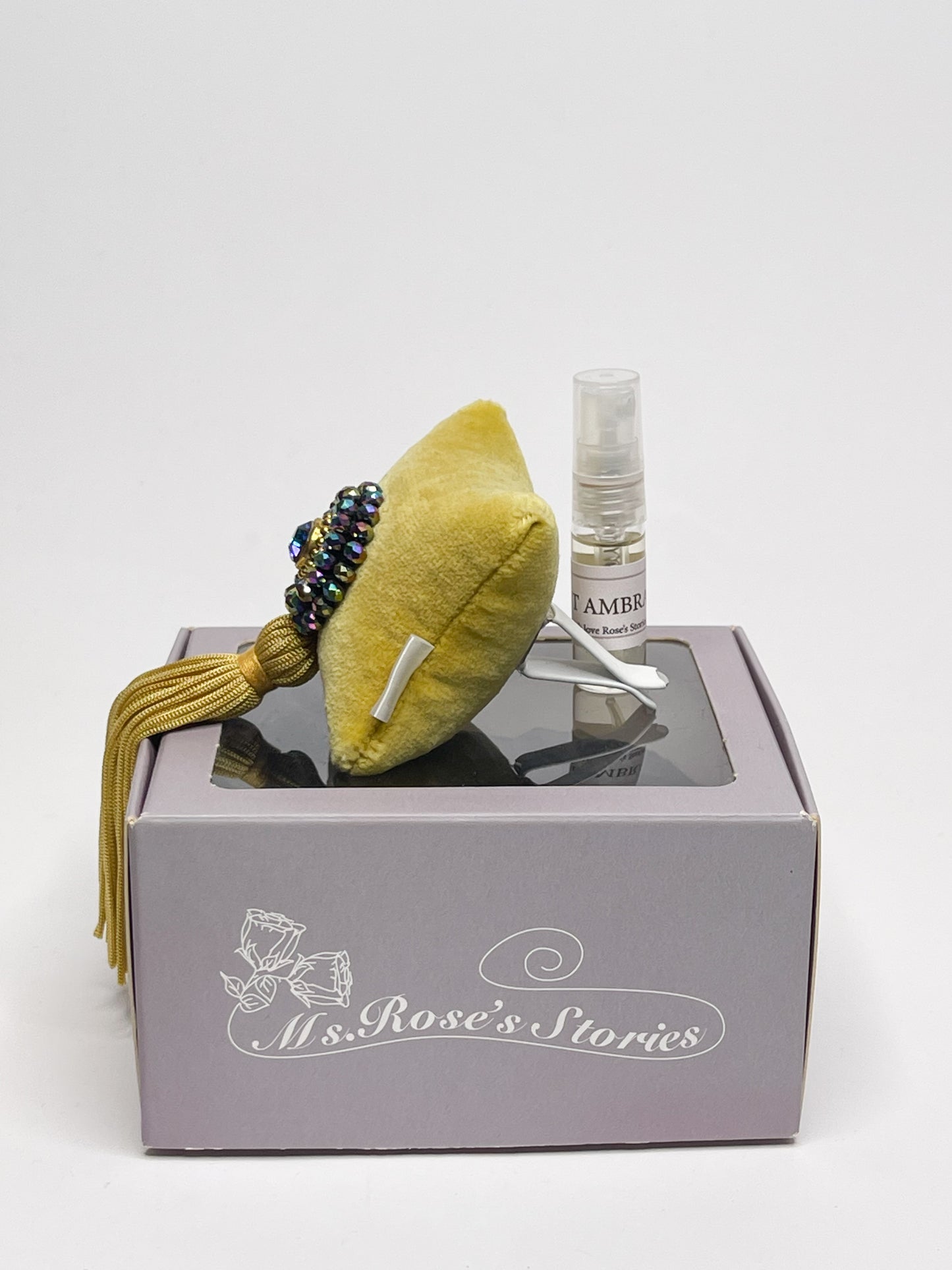 Car fragrance with sparkling crystals
