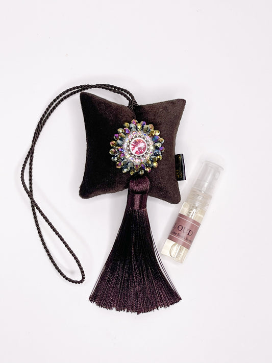 Pakabinamas kvapas su žėrinčiais kristalais