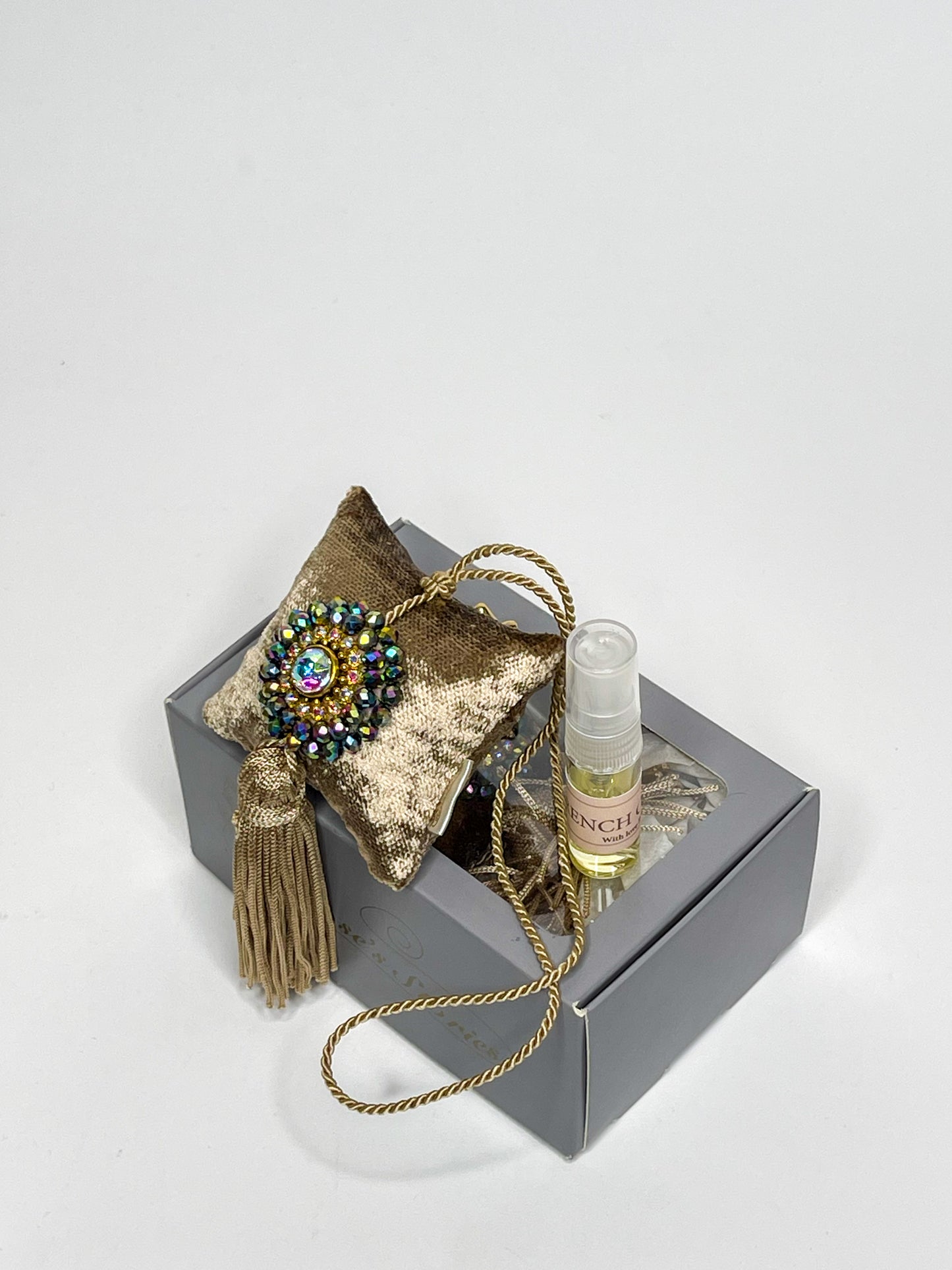 Hanging fragrance with sparkling crystals