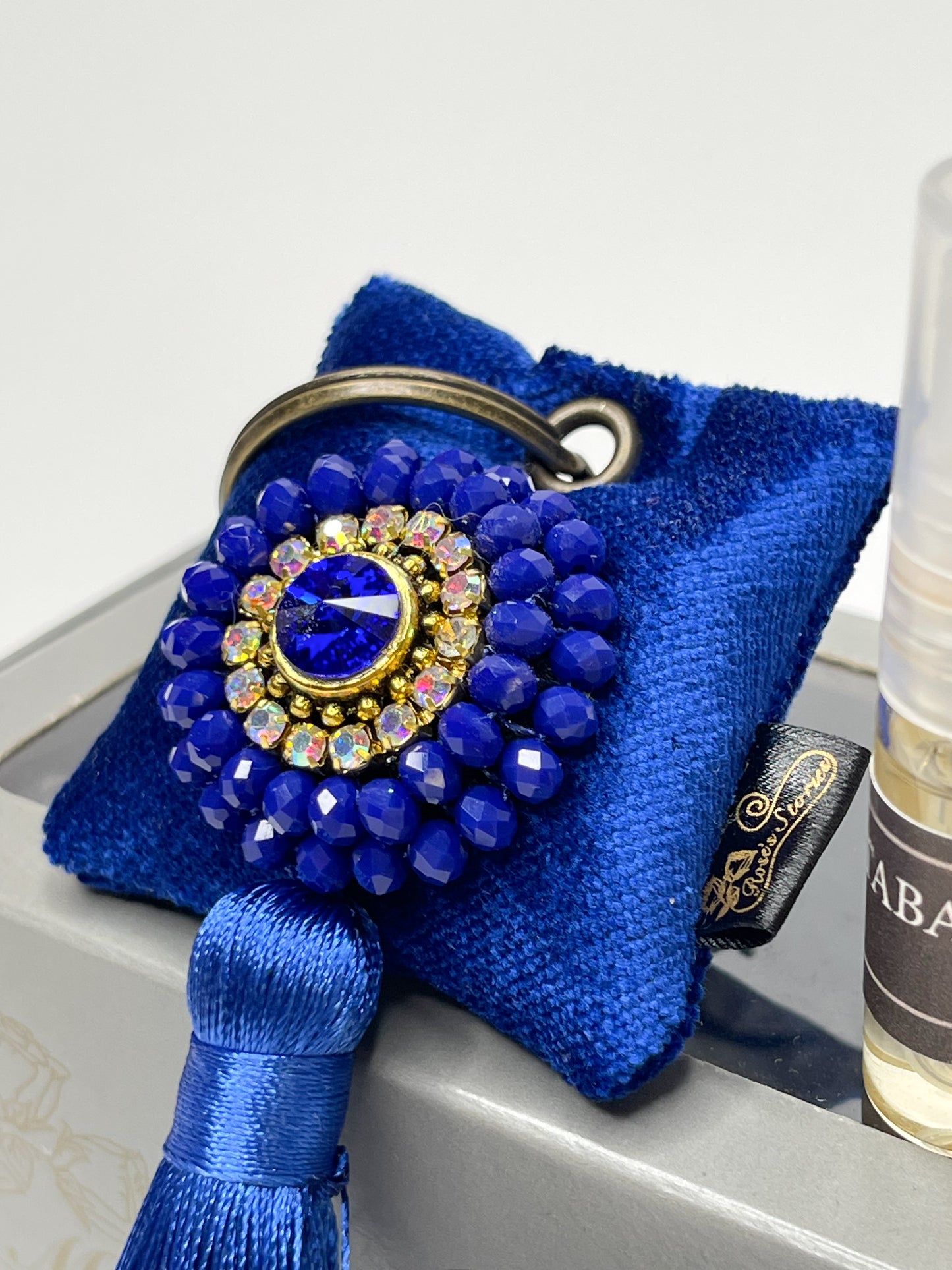 Scented key chain with sparkling crystals