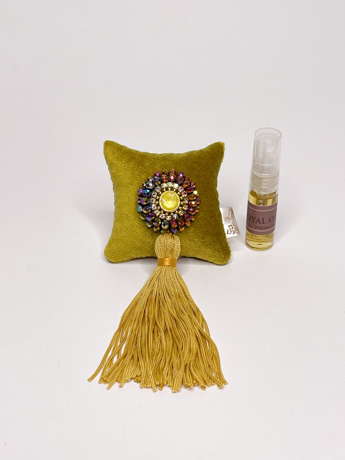 Car fragrance with sparkling crystals
