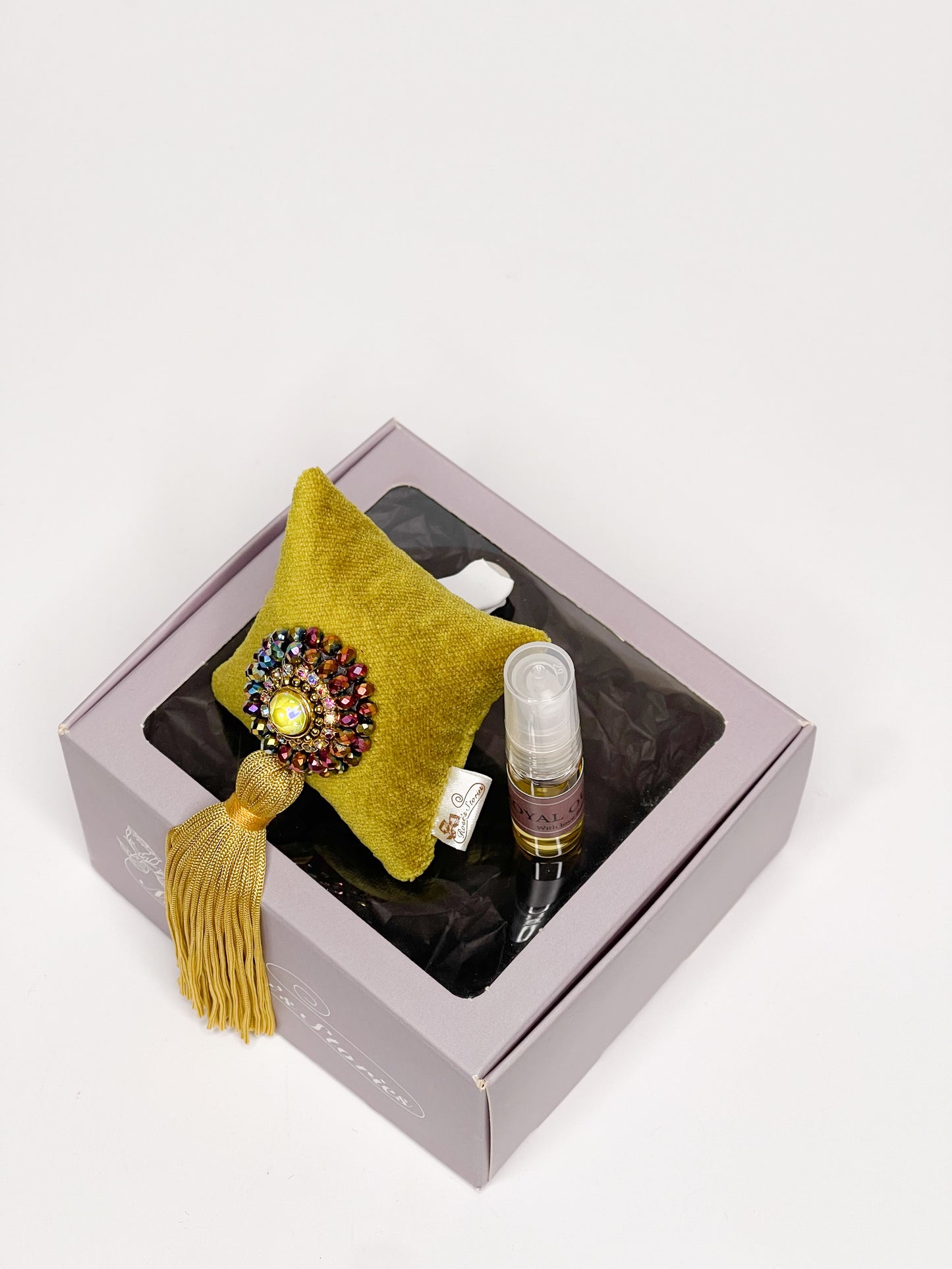 Car fragrance with sparkling crystals