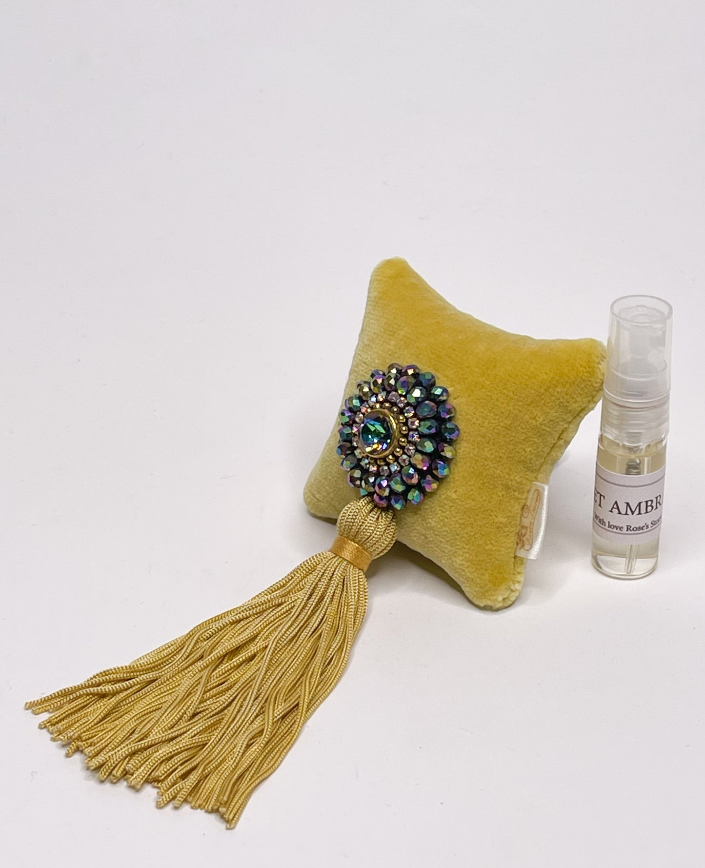 Car fragrance with sparkling crystals