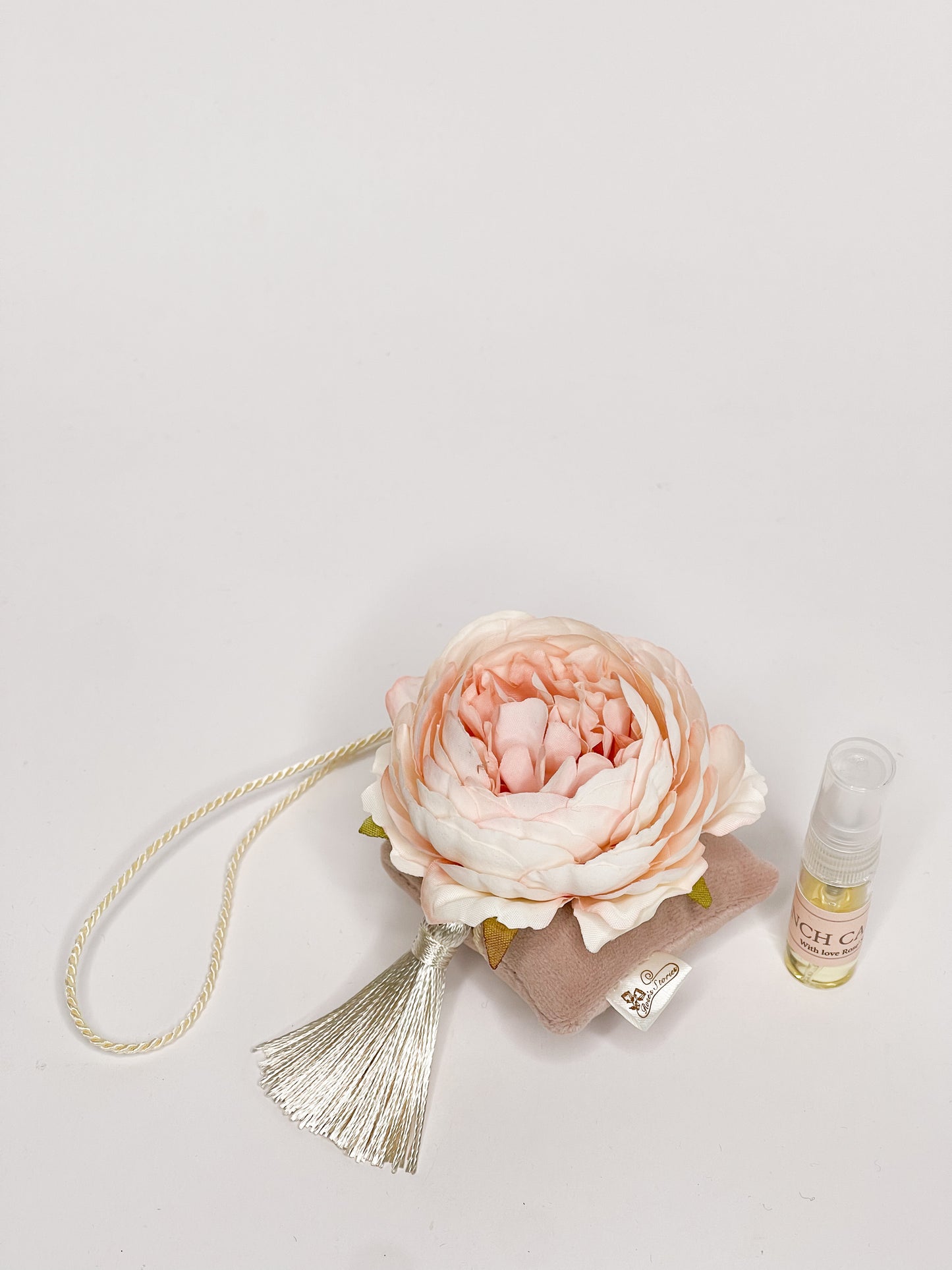 Hanging scent “Cream Peony”
