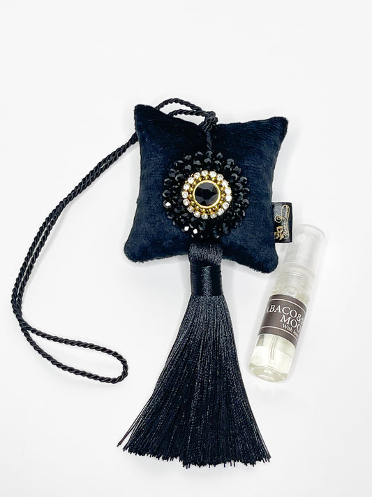 Pakabinamas kvapas su žėrinčiais kristalais