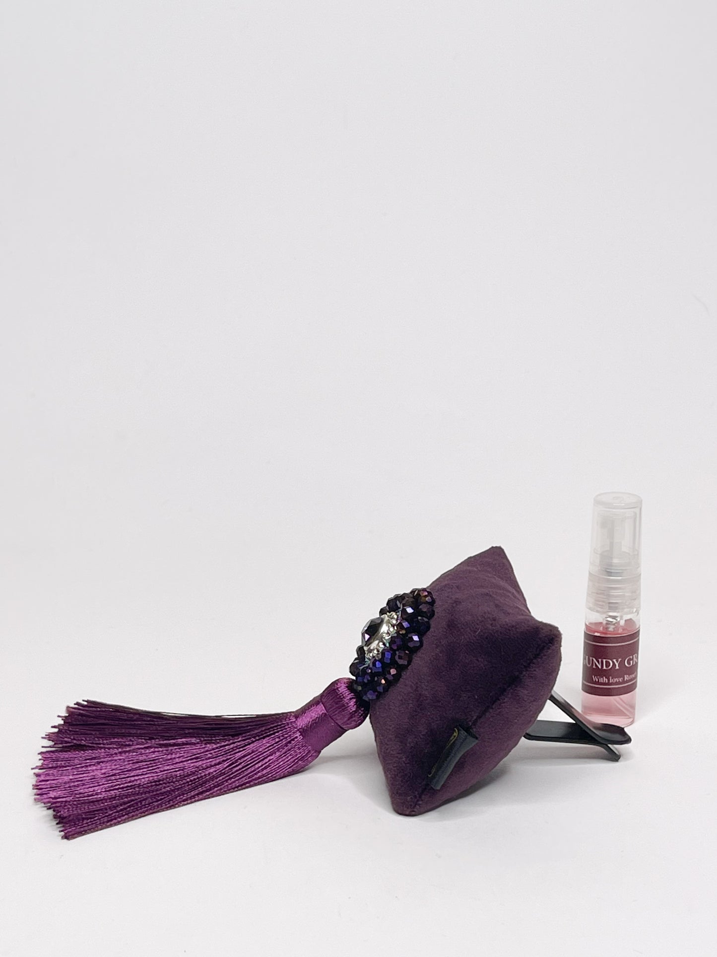Car fragrance with sparkling crystals
