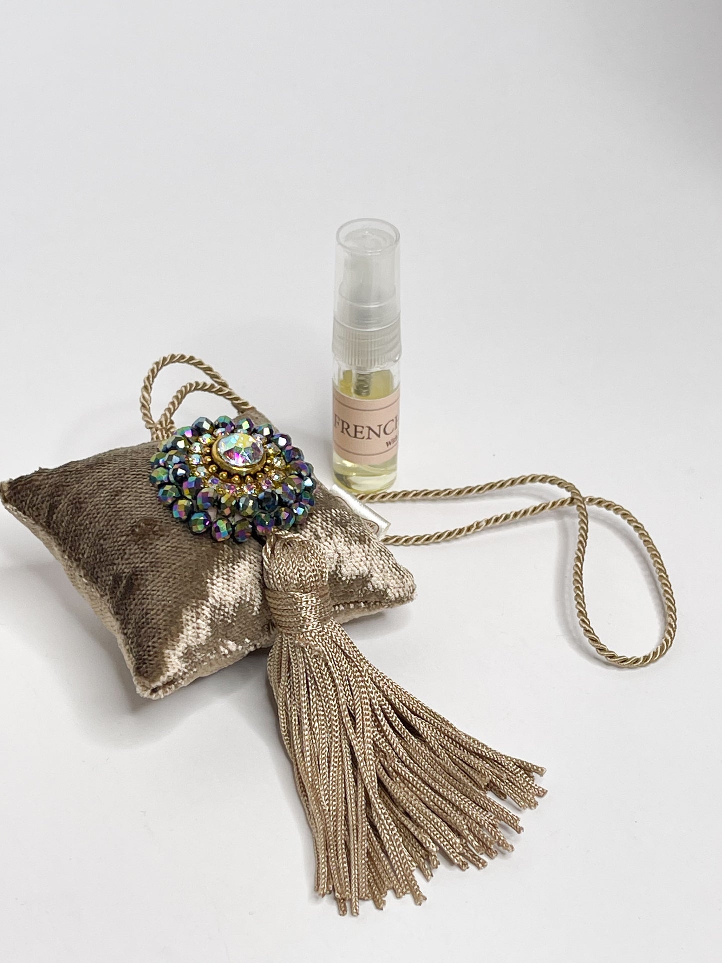 Hanging fragrance with sparkling crystals
