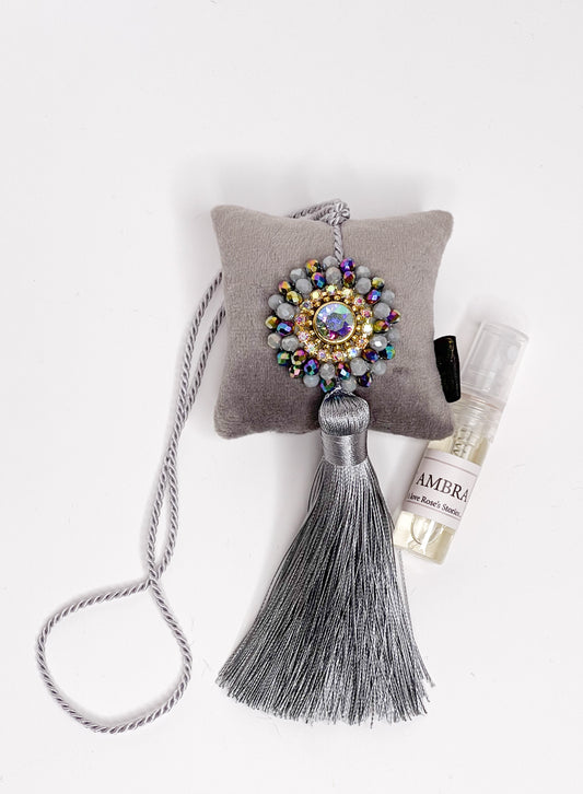 Pakabinamas kvapas su žėrinčiais kristalais