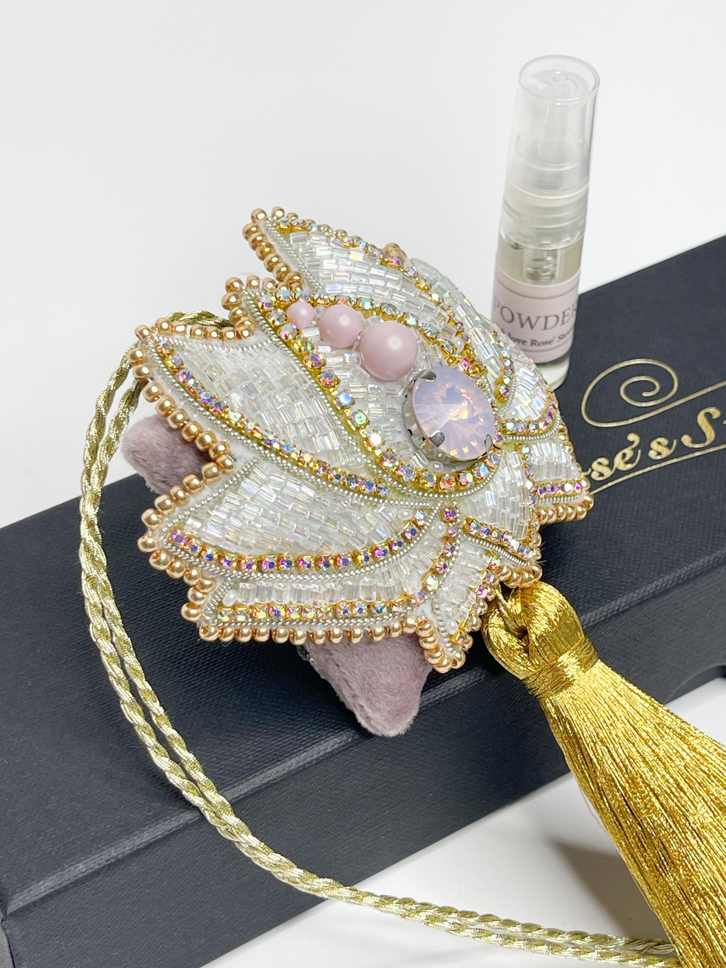 Pakabinamas kvapas “Auksinio Lotoso Žiedas”