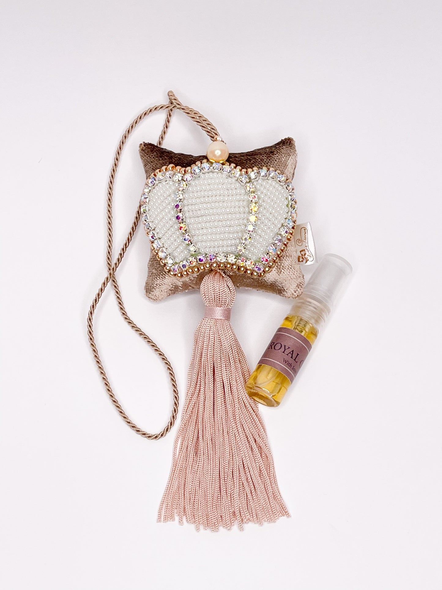 Hanging scent "Karūna"
