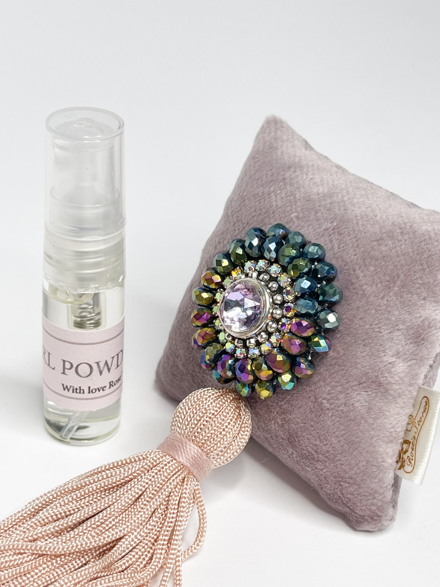 Car fragrance with sparkling crystals