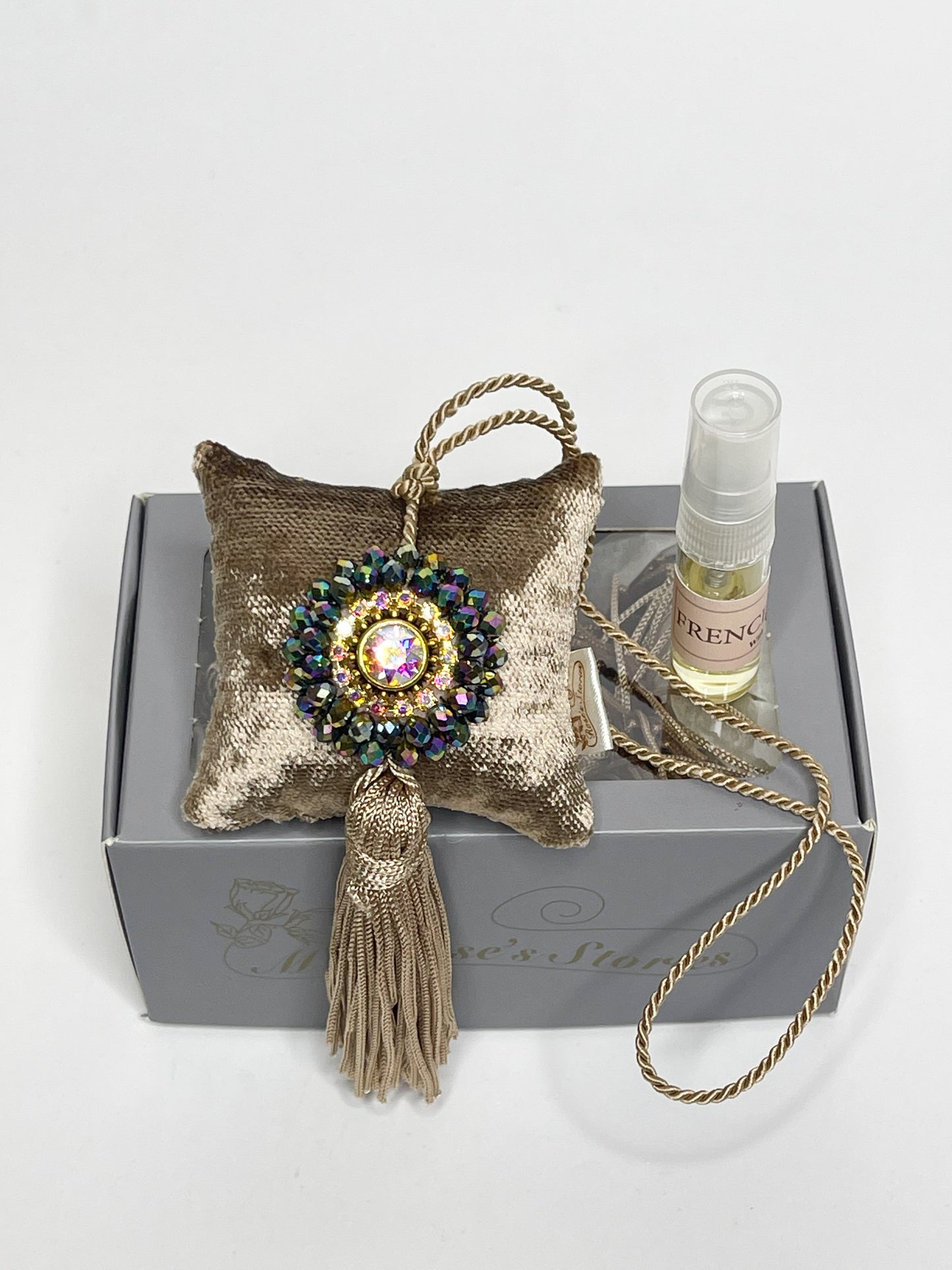 Hanging fragrance with sparkling crystals