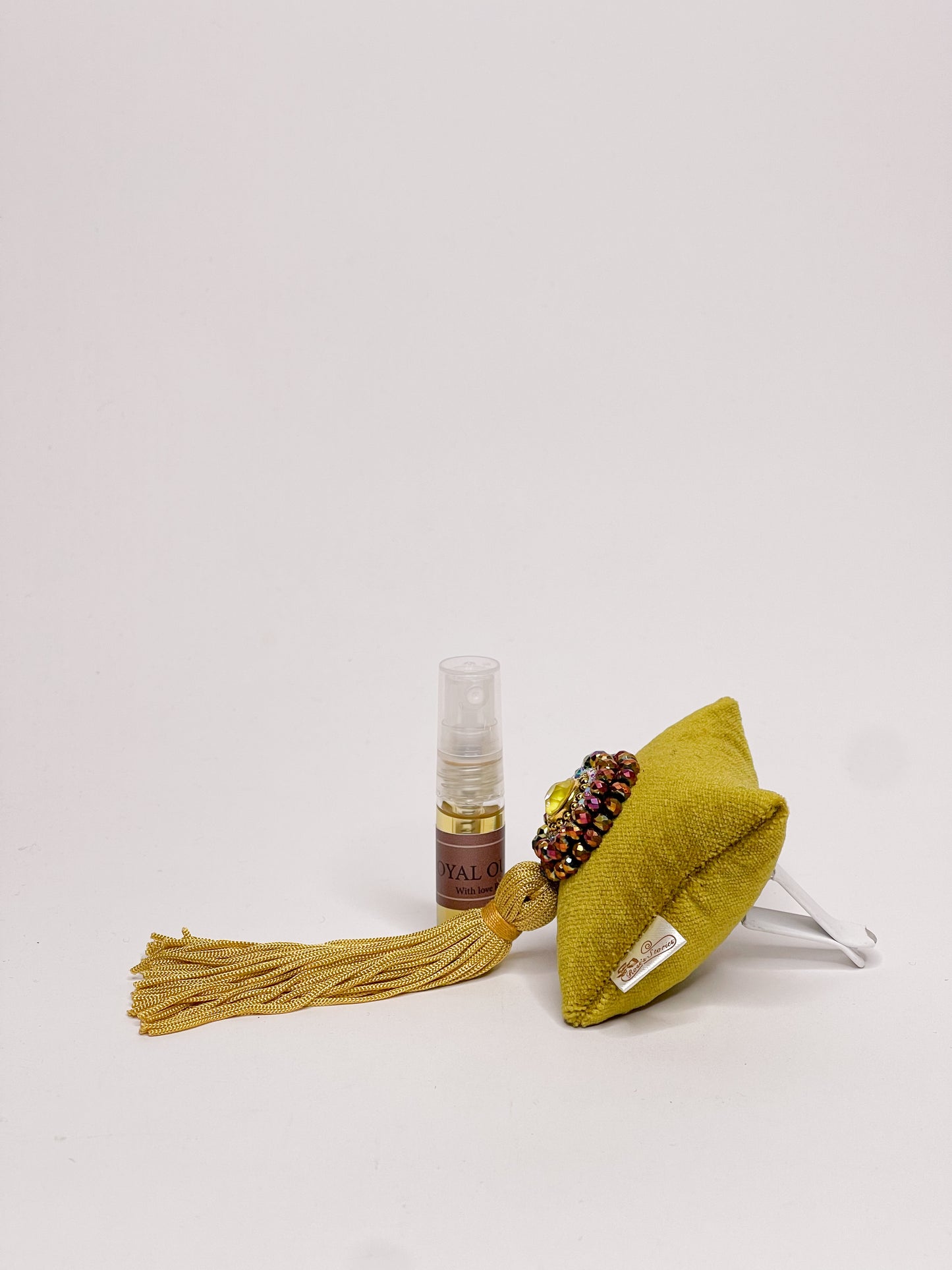 Car fragrance with sparkling crystals