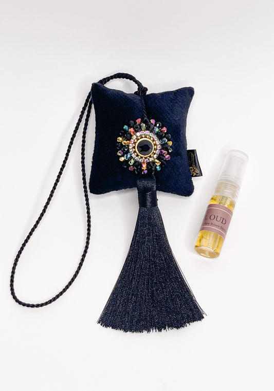 Pakabinamas kvapas su žėrinčiais kristalais