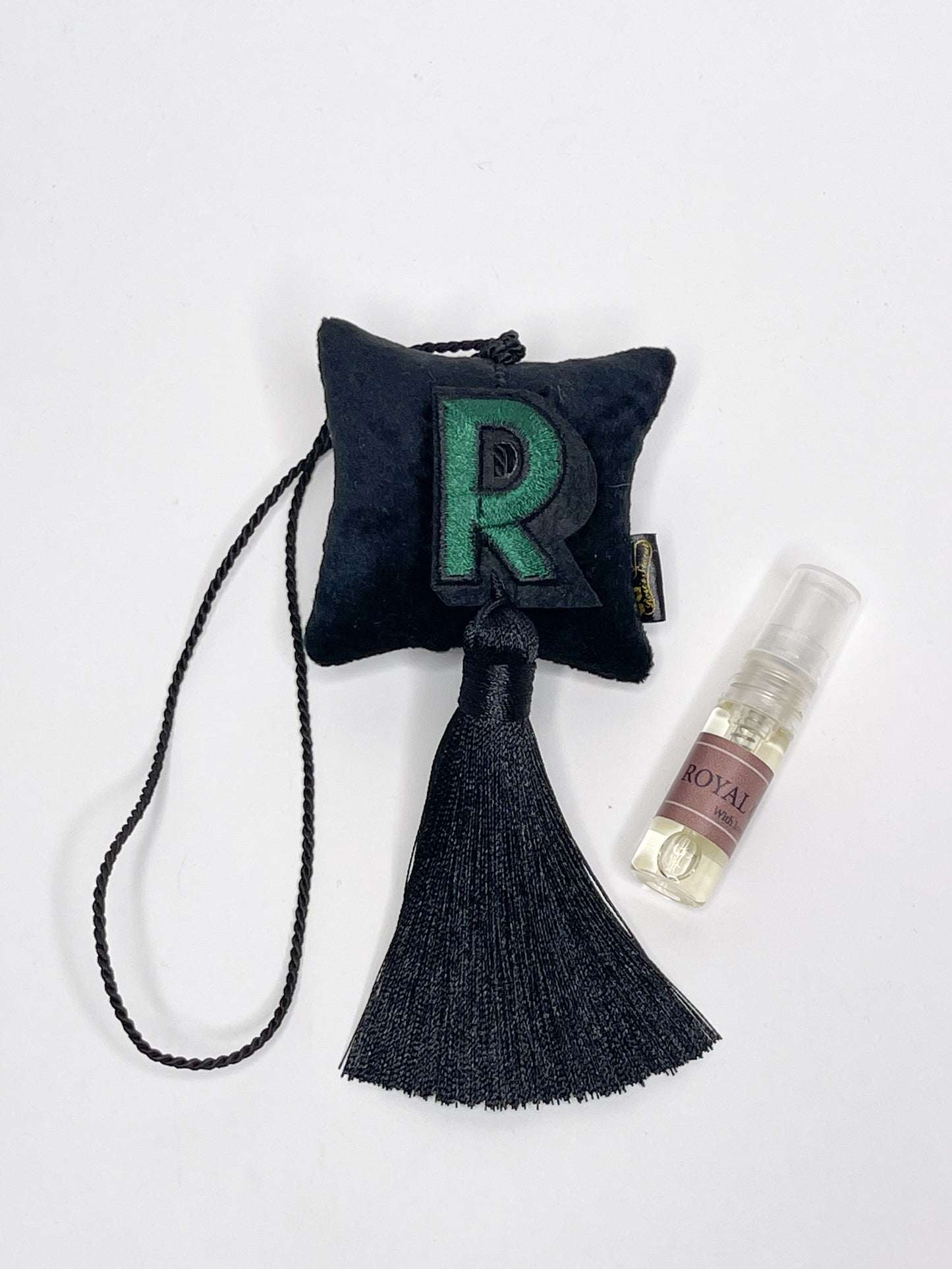 Pakabinamas kvapas raidė “R”