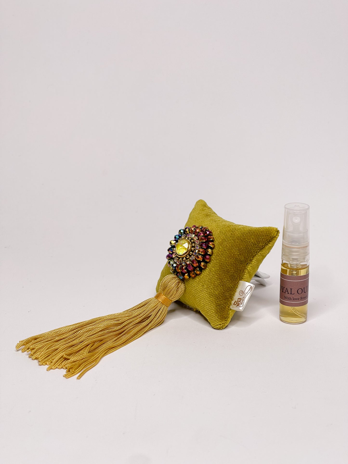 Car fragrance with sparkling crystals