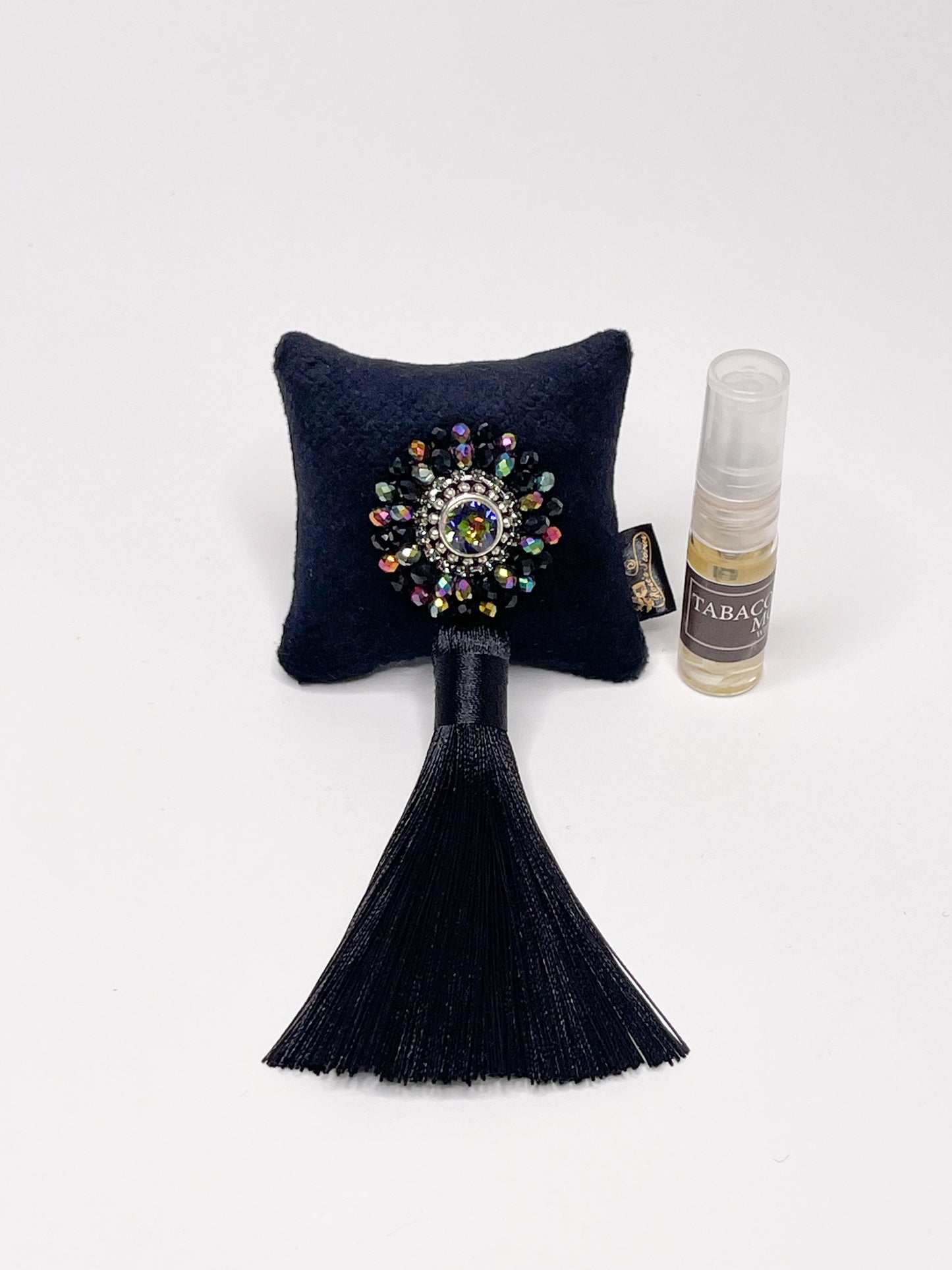 Car fragrance with sparkling crystals
