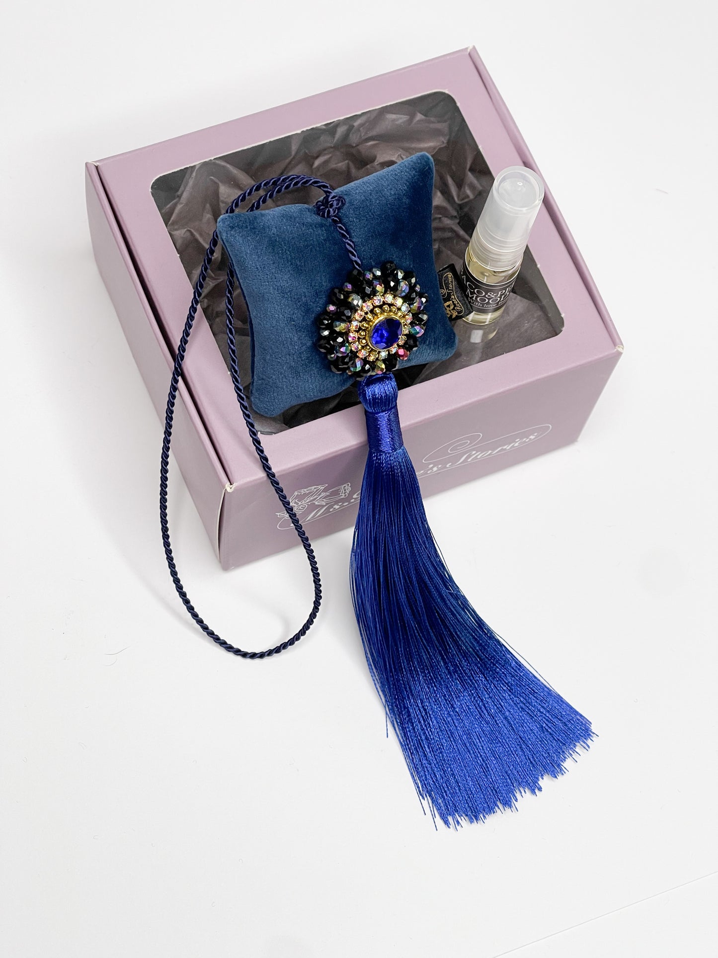 Hanging fragrance with sparkling crystals