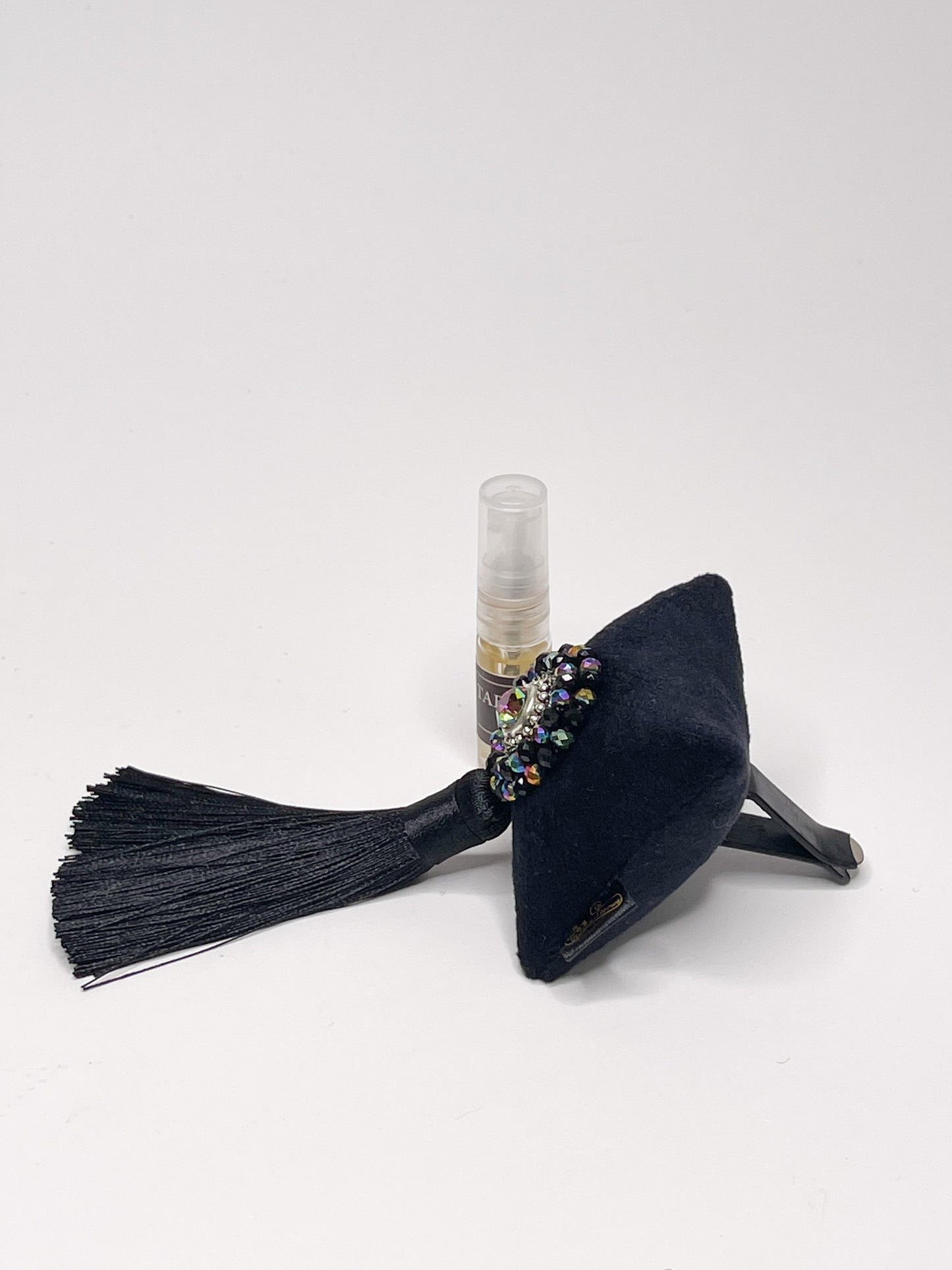 Car fragrance with sparkling crystals