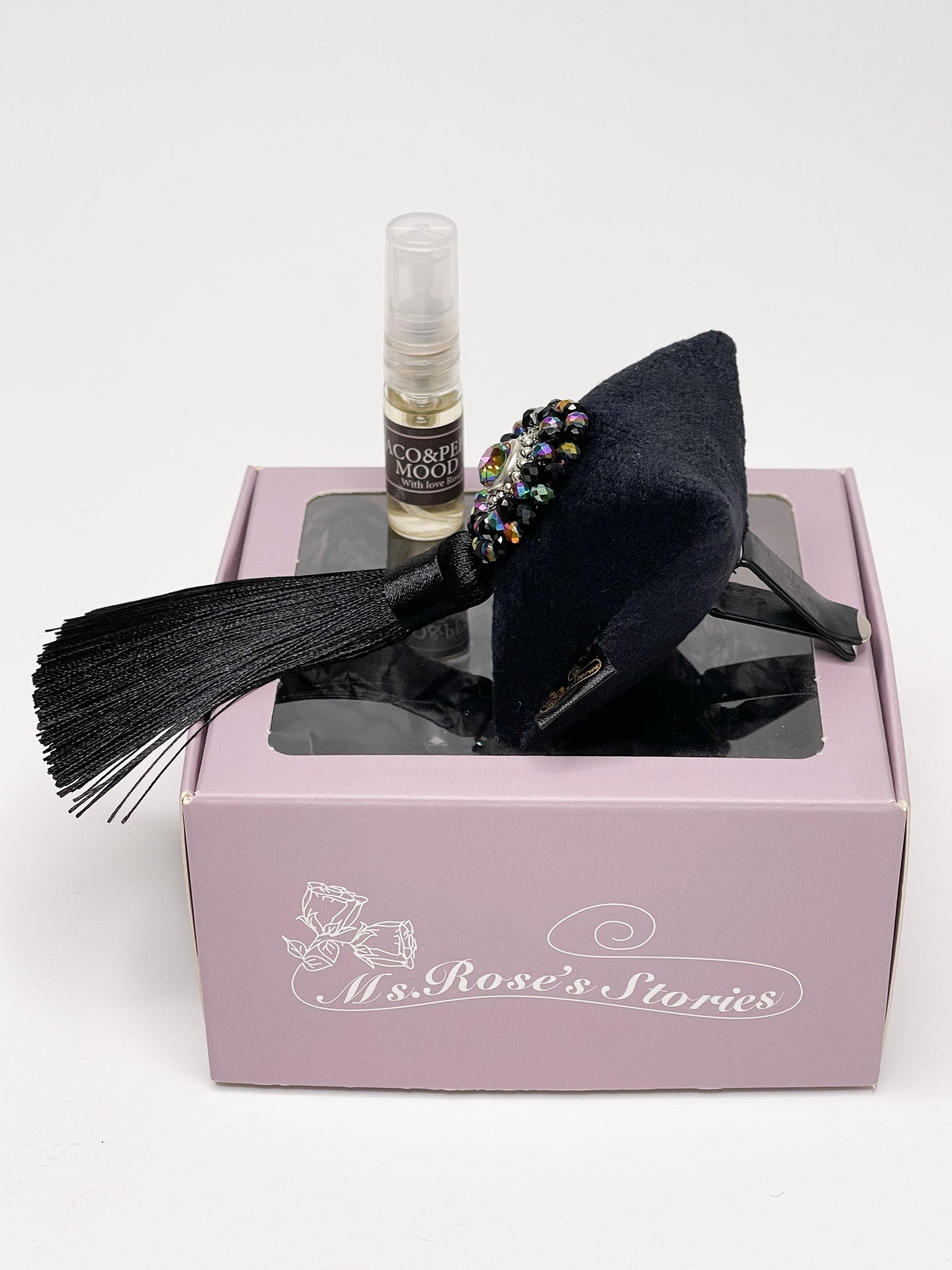 Car fragrance with sparkling crystals