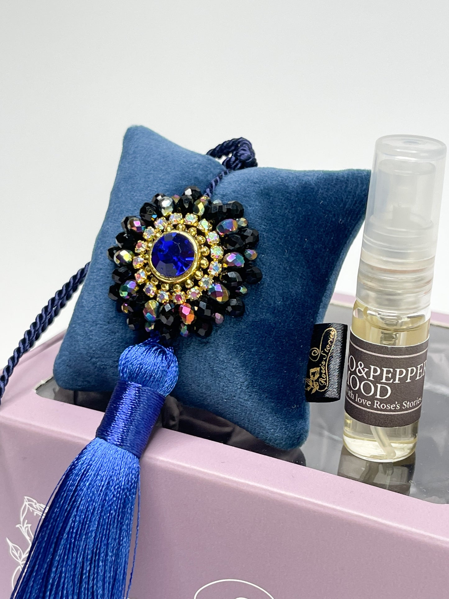 Hanging fragrance with sparkling crystals