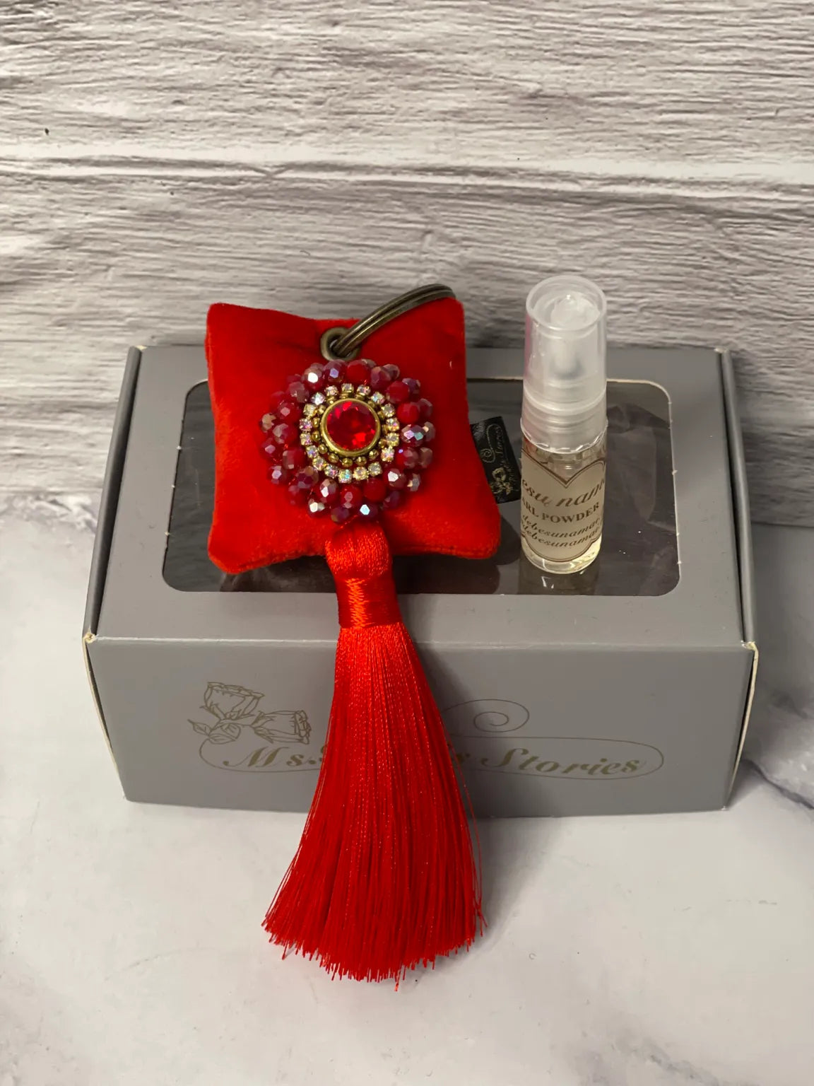 Scented key chain with sparkling crystals