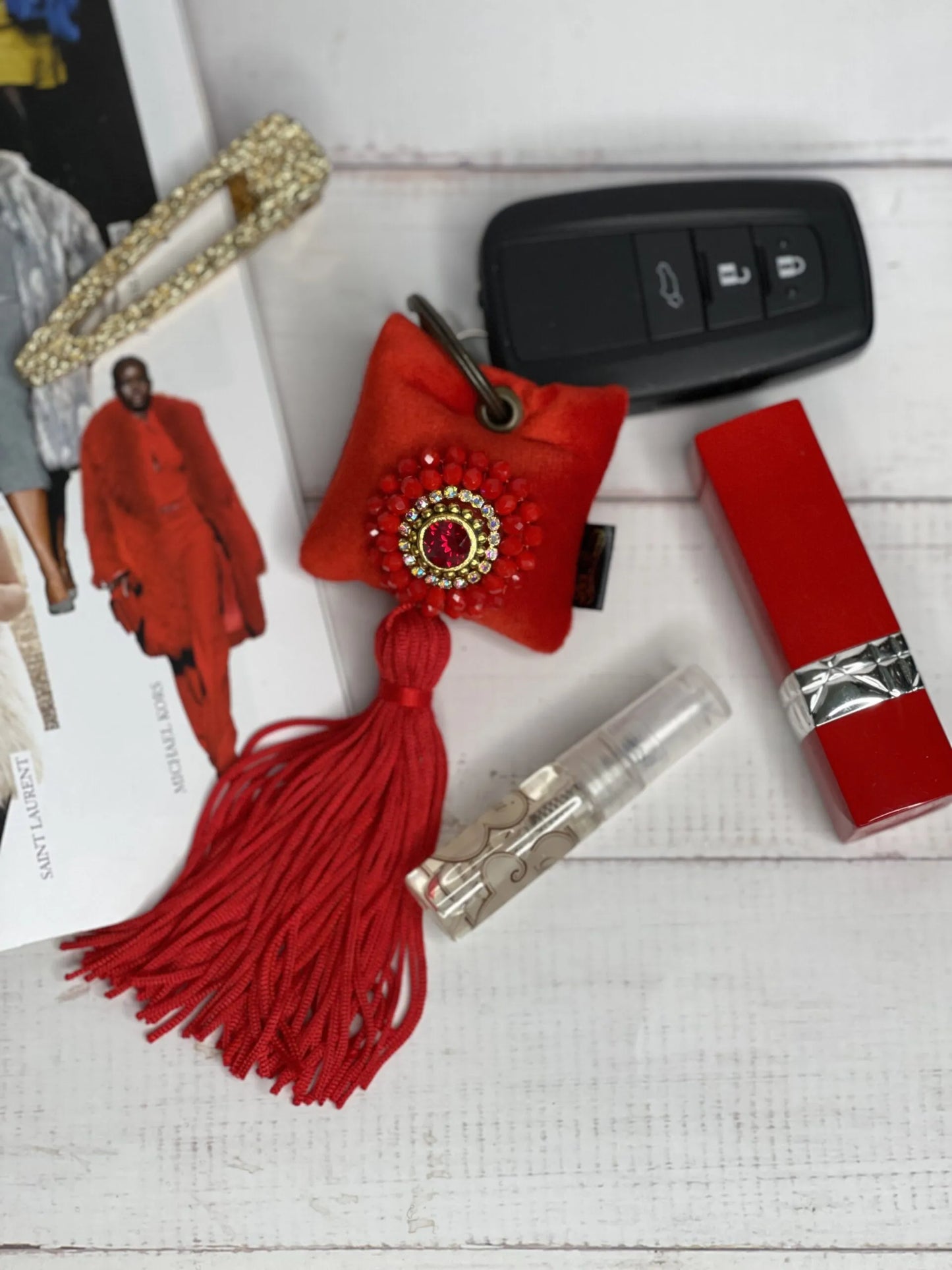Scented key chain with sparkling crystals