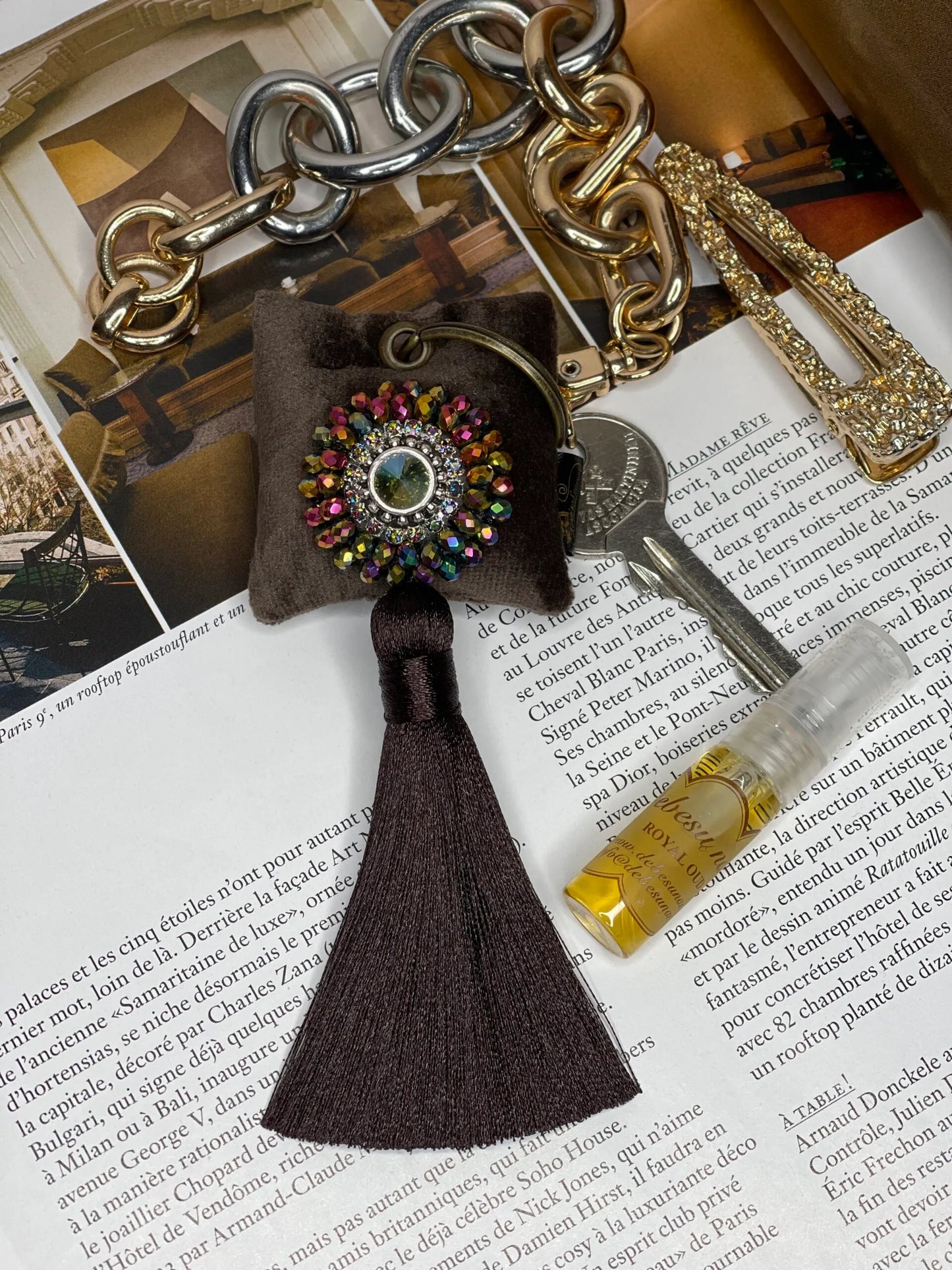 Scented key chain with sparkling crystals