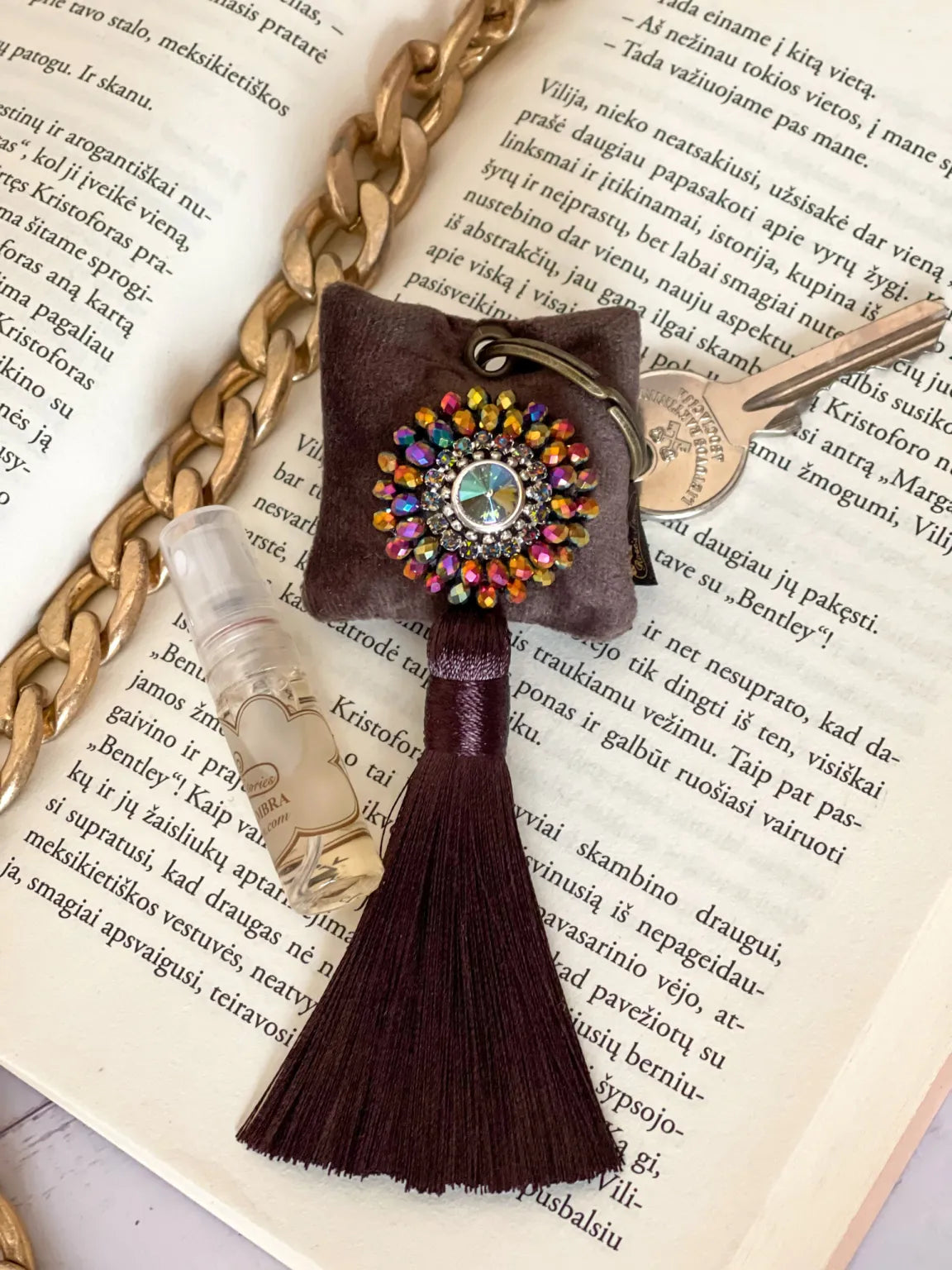 Scented key chain with sparkling crystals