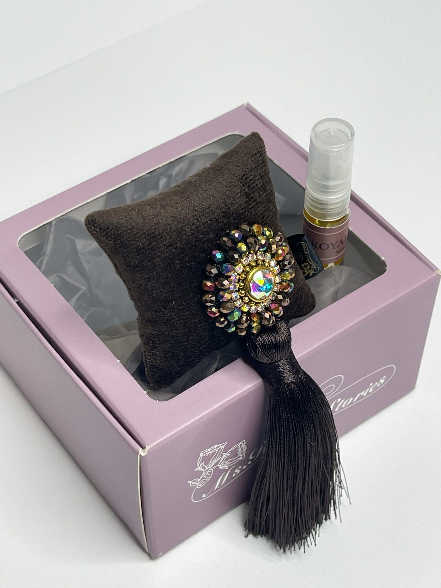 Car fragrance with sparkling crystals