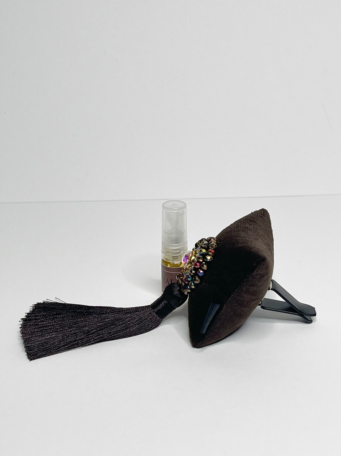 Car fragrance with sparkling crystals