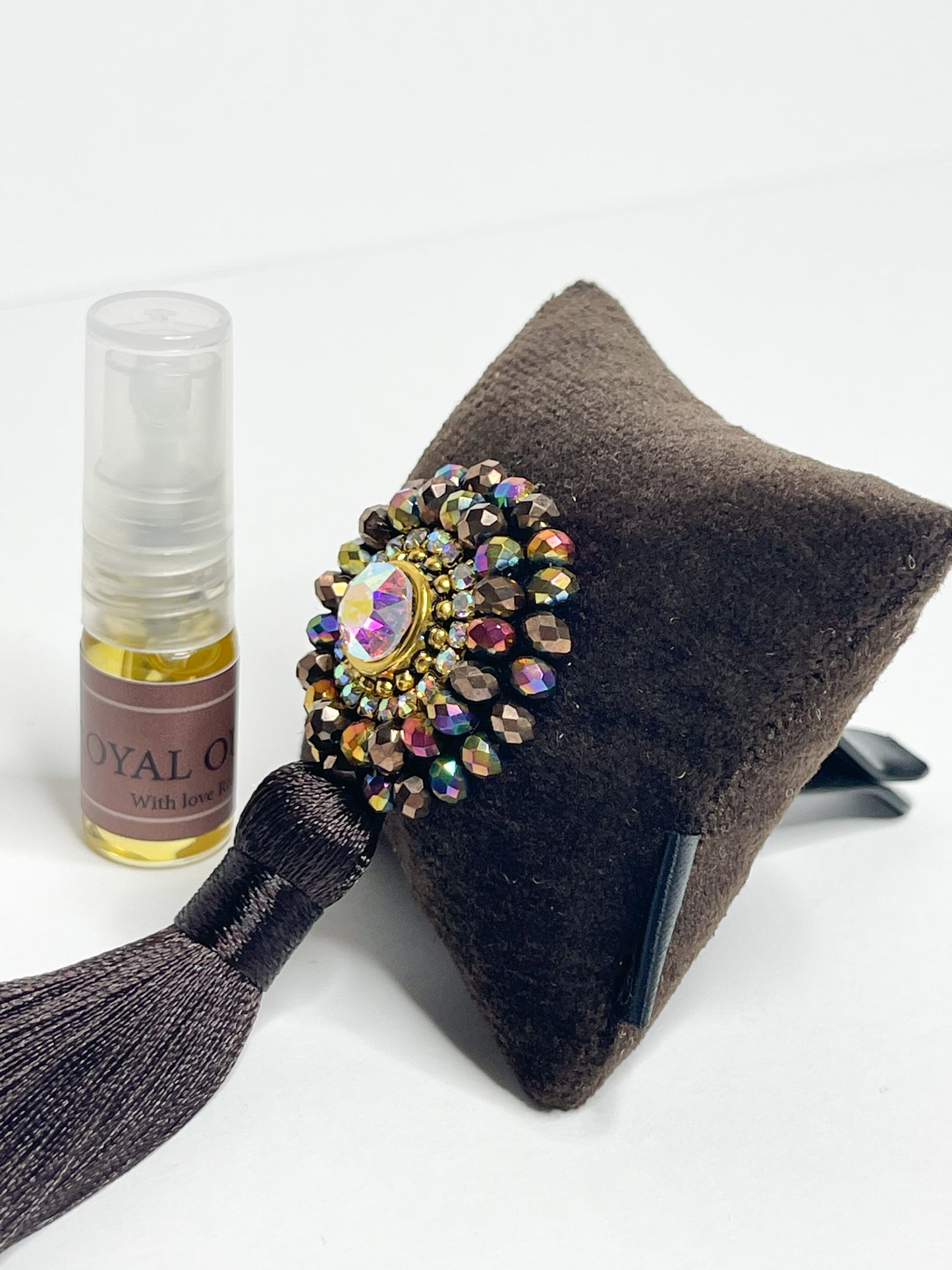 Car fragrance with sparkling crystals