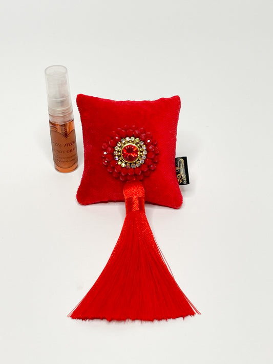 Car fragrance with sparkling crystals