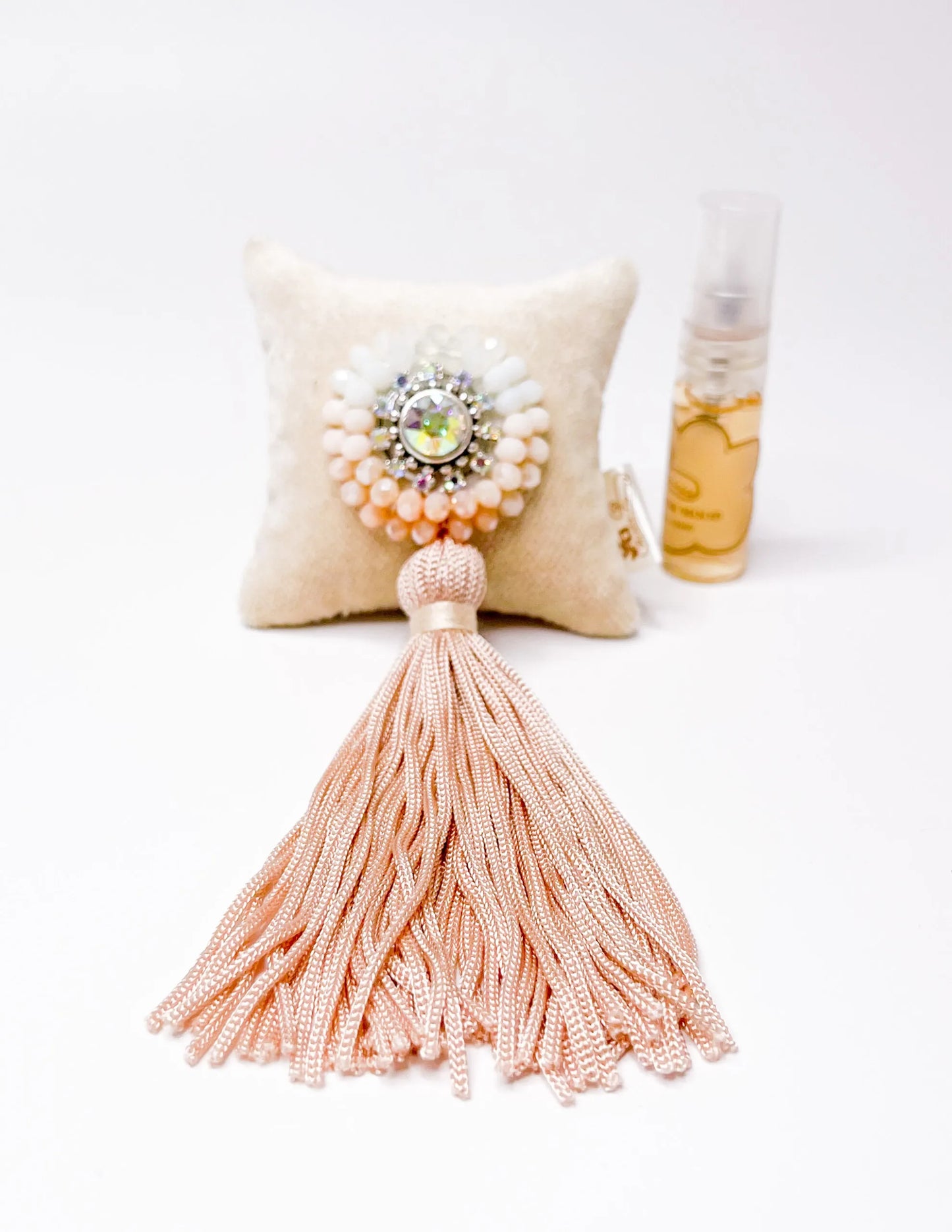 Car fragrance with sparkling crystals