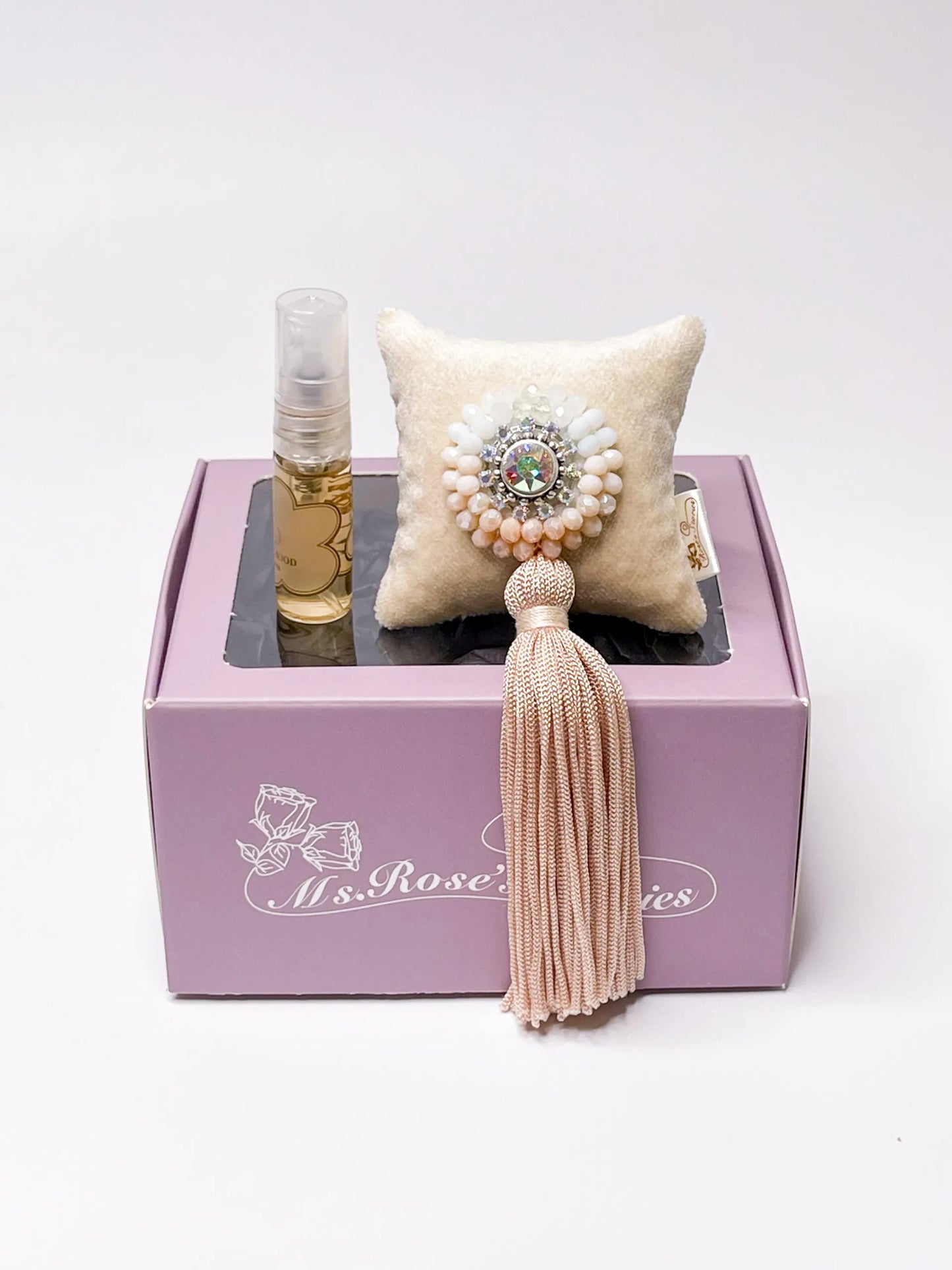 Car fragrance with sparkling crystals