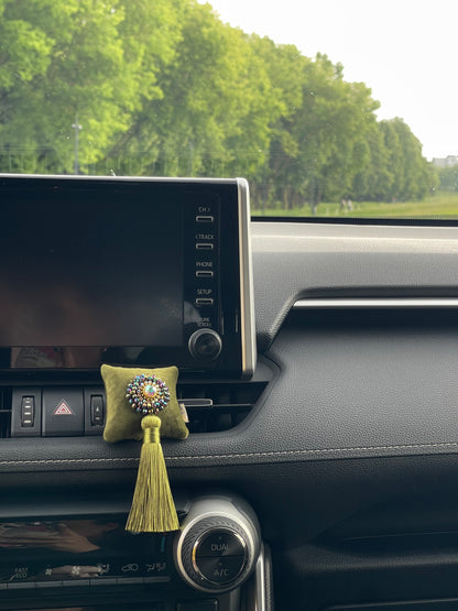 Kvapas automobiliui su žėrinčiais kristalais