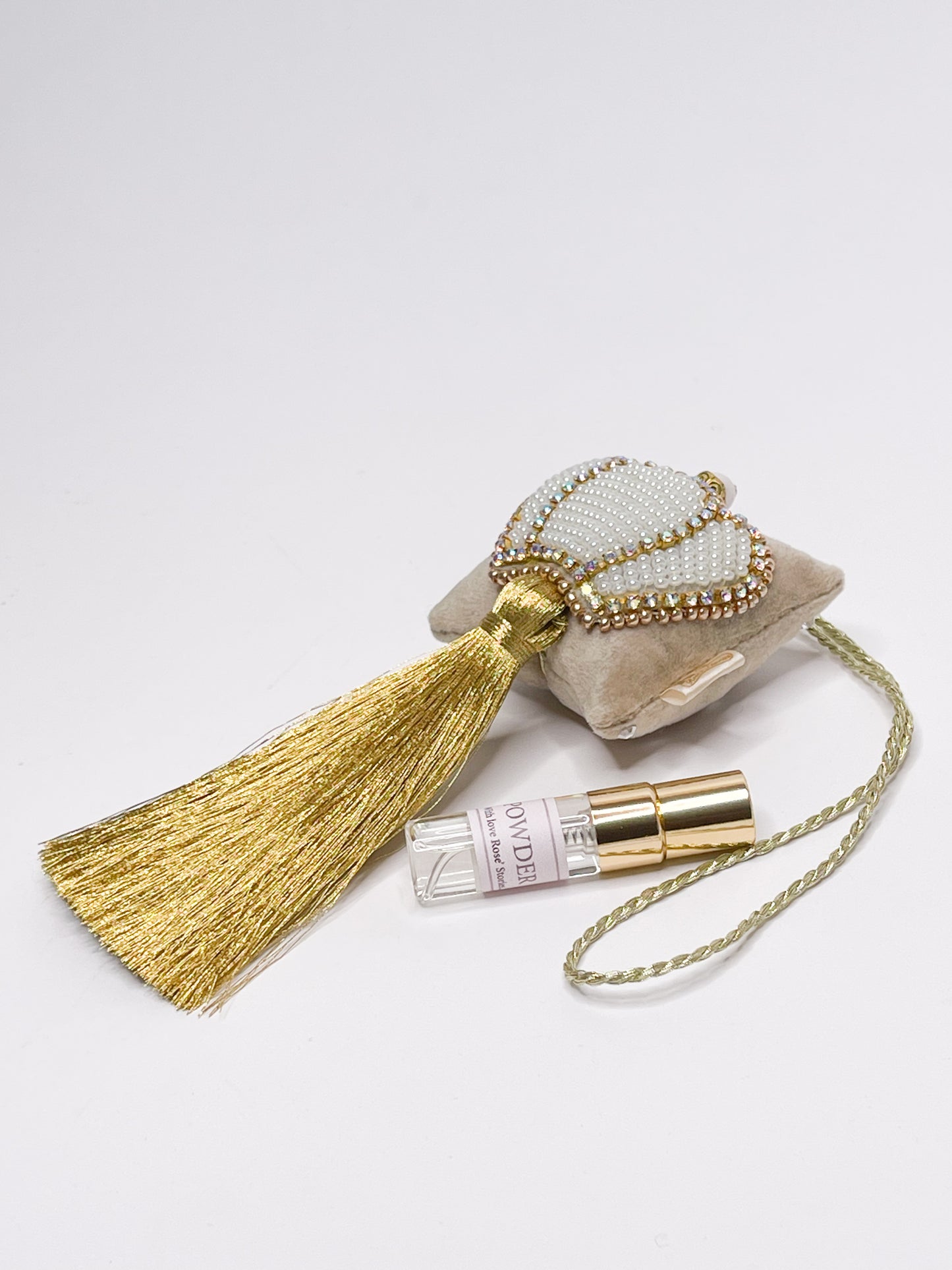 Pakabinamas kvapas “Karūna” su auksiniu kutu.