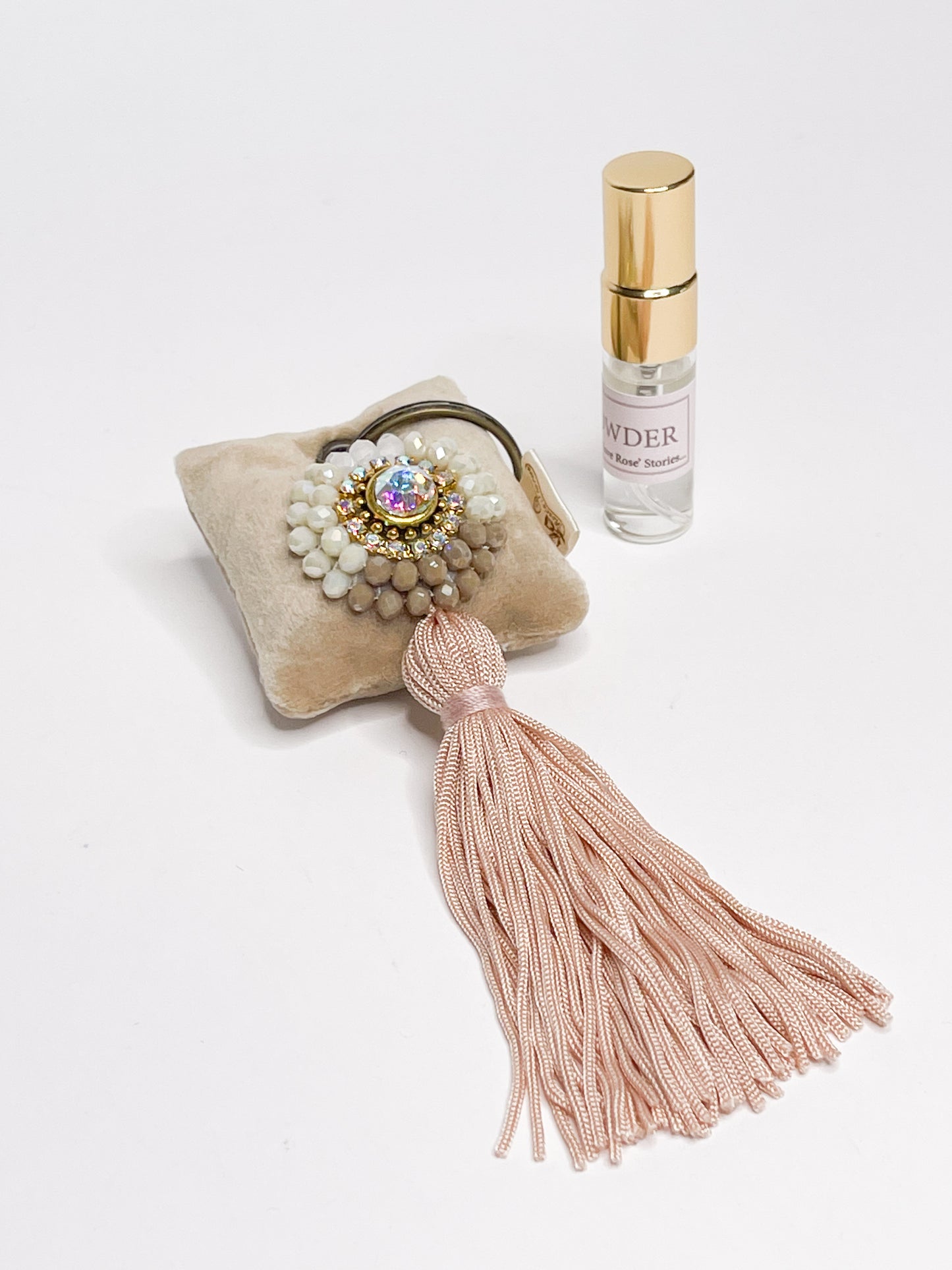 Kvepiantis raktų pakabukas su žėrinčiais kristalais