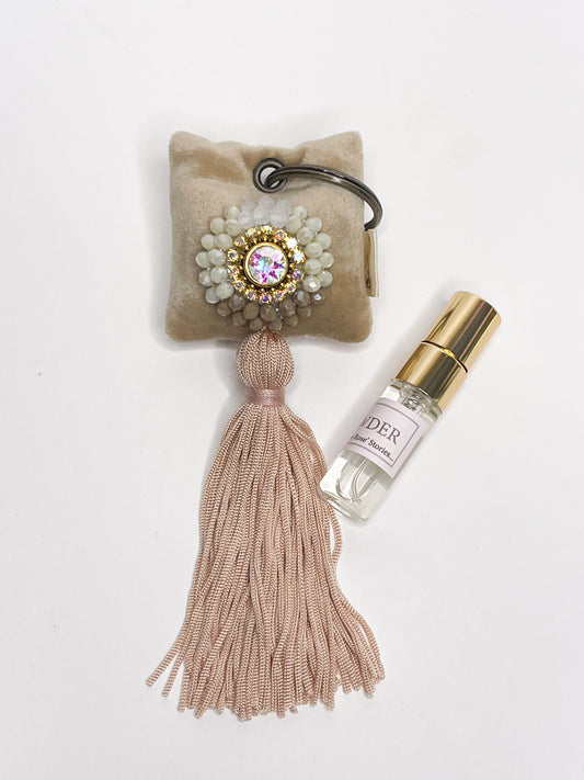 Kvepiantis raktų pakabukas su žėrinčiais kristalais