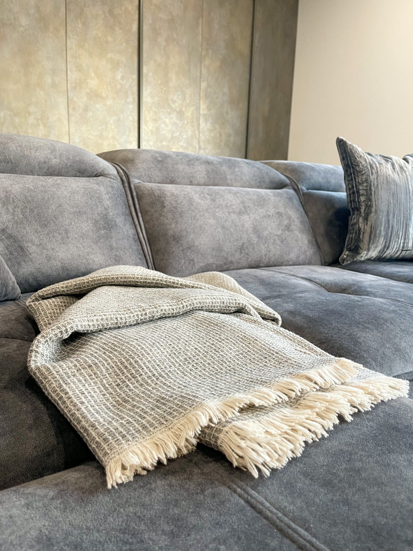 Merino wool blanket "Warm gray honeycomb"