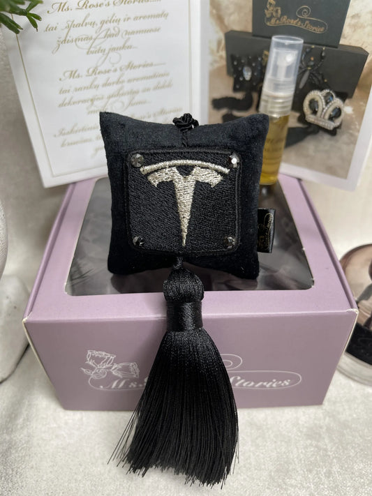 Pakabinamas kvapas "Tesla"